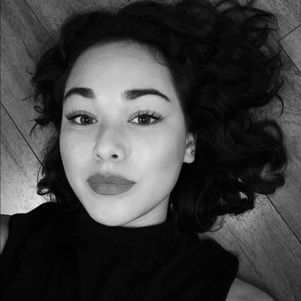 Meet your Posher, Caitlin